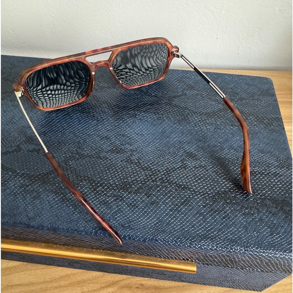 Tortoise shell oval sunglasses - Picture 7 of 10